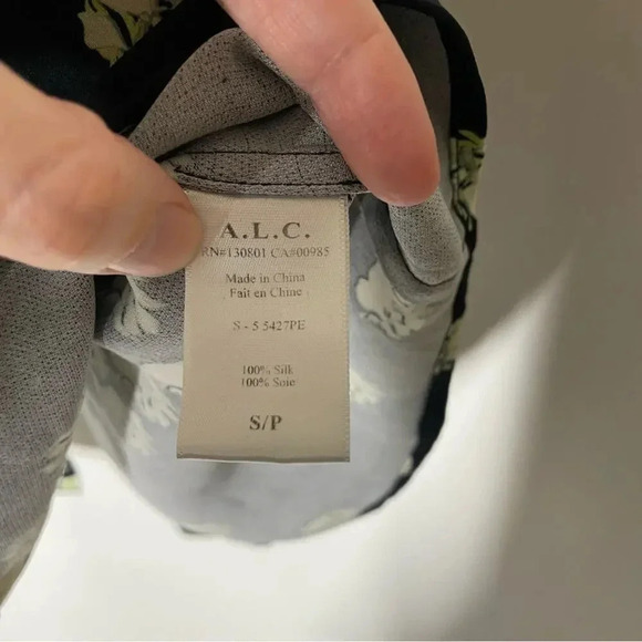 ALC Silk Floral Navy Sleeveless Tank Blouse Size Small - Picture 3 of 6